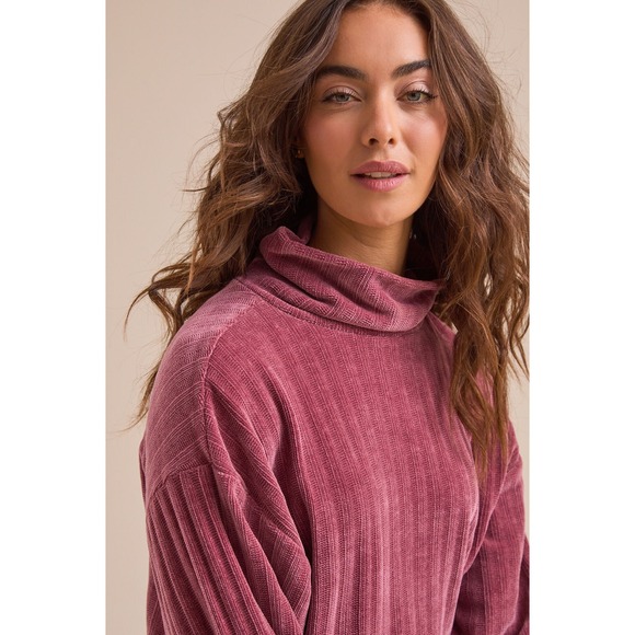 Altar'd State Burgundy Ribbed Turtleneck Cropped Sweater Women's Medium - Picture 2 of 8